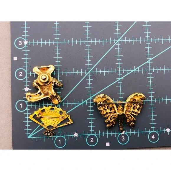 Vintage Gold Tone Brooch Pin Lot of 5 Butterfly Leaf Strawberry Teddy Bear Fan - Picture 12 of 12